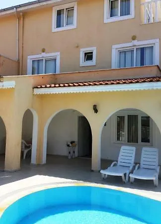 Fairways Private Pool & Garden Villa *
