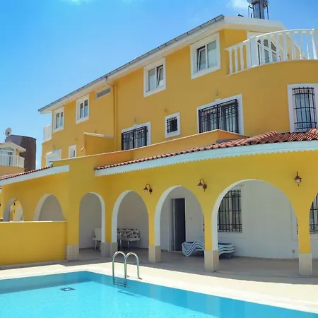 Fairways Private Pool & Garden *