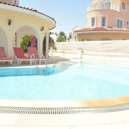Fairways Private Pool & Garden