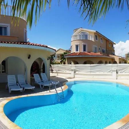 Fairways Private Pool & Garden